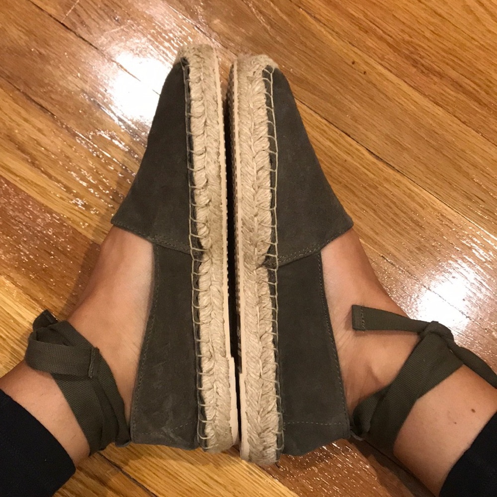 Flats - Picture 2 of 3